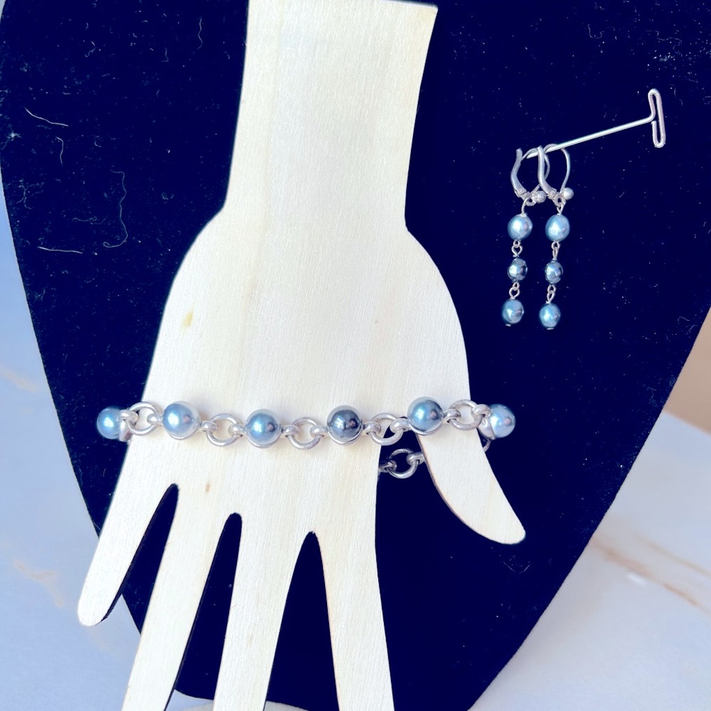 Beautiful blue bracelet and matching pierced earrings